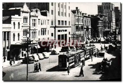 Adelaide — King William Street — vue de rue avec tramway et voitures
