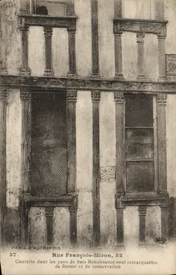 Rua François-Miron, 32 — Cour com painéis de madeira da Renascença notáveis — Paris de outrora