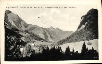 Abondance (Alto-Savoie) - Alt. 930 m. - O Monte Chauffé e os picos de Ervens