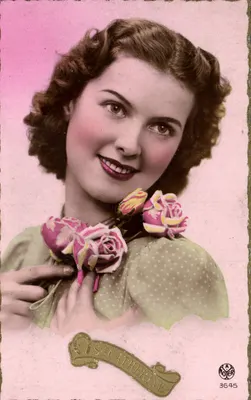 Santa Catarina — jovem sorridente segurando rosas — T.A. NOYER 3645