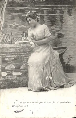 Mulher em vestido longo ao lado de um lago — texto impresso e manuscrito — editor LACRIFFE, Paris