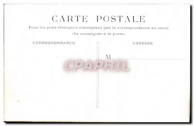 Paris - A Estação da Norte — vista da fachada principal com estátuas e relógio — Verso