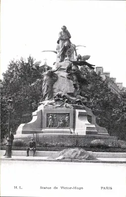 Estatua de Victor-Hugo — Paris — H.L.