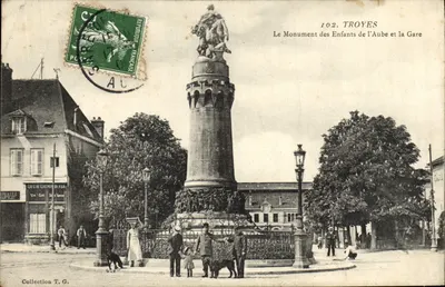 Troyes — Le Monument des Enfants de l'Aube et la Gare — Collection T. G.