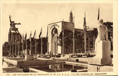 Os Pavilhões da Romênia e da U.R.S.S. vistos dos bassins do Trocadéro — Exposição Internacional de Paris 1937 — n°175
