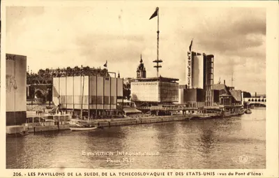 Os Pavilhões da Suécia, da Tchecoslováquia e dos Estados Unidos — Exposição Internacional de Paris 1937 — vista do Ponte d'Île