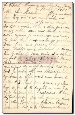 Laforce (Dordogne) — widok z dziedzińca z budynkiem i drzewami — Wydawnictwo Pélingrin — Rewers