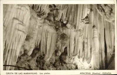 Gruta das Maravilhas — estalactitas — Aracena (Huelva) - Espanha