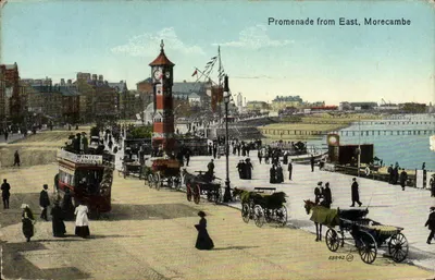 Promenade from East, Morecambe — vista do cais com relógio e trem — Série de Valentine, n° 66842
