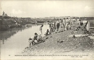 Merada (Marrocos Oriental) — Perto da Moulouya, a tarefa de lavar, no distante, a Redoute — J. Geiser, fot. Argel.