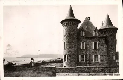 Barneville-sur-Mer — A Praia e o Castelo — Edit. Goubey, St-Père-Église