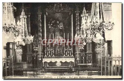 Courtenay (Loiret) — A Igreja. Nave com Altar-Mestre.