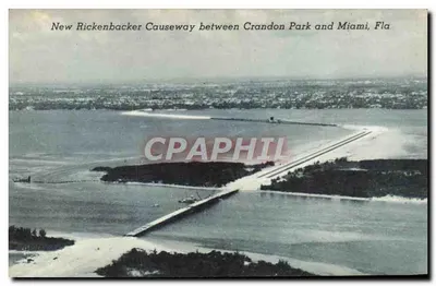 Novo Rickenbacker Causeway entre Crandon Park e Miami, Flórida — A-COLOURPICTURE - Publicação Boston 15, Mass. U.S.A.