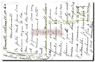 Neon Canyon on Fabulous Miami Beach, Florida — vue nocturne des immeubles et de la route éclairée, éditeur non visible — Verso