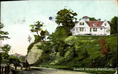 Vue de Shaker Heights, Cleveland, O. — maison blanche sur colline, route avec calèche — éditeur 'Made in Germany' et n° 24