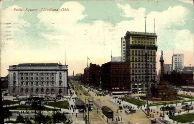 Public Square, Cleveland, Ohio. — vue panoramique avec le monument des Soldats et Mariniers et le bâtiment de l'Administration — éditeur Win Frank, Cleveland, Ohio, n°17