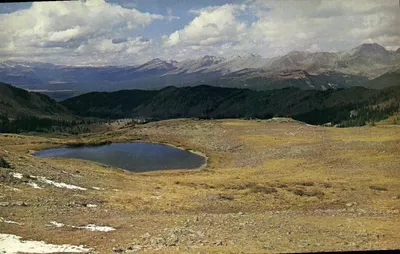 Vista ocidental do col de Cottonweed, na rodovia 306, entre Buena Vista e Tincup, Colorado — editor NOBLE POST CARDS, n° S-29305