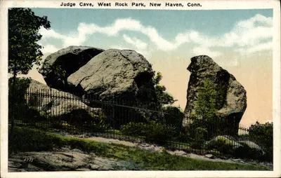 Judge Cave, West Rock Park — rochers et clôture en forêt — éditeur Morris Berman, n° 5773