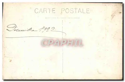 Menina em vestido com colarinho de renda — pose diante de uma cadeira — carta postal — Verso