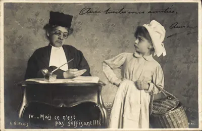 Kobieta w stroju sędziego i mała dziewczynka — humorystyczna scena — A.N. PARIS, seria IV