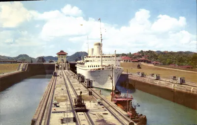 S.S. Kungsholm — Trava da Canal do Panamá — editor Mirro Mrome