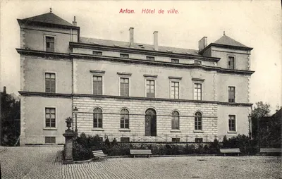 Arlon. Hotel de cidade.