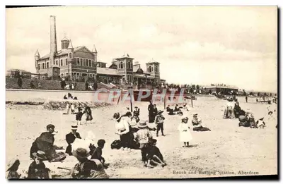 Praia e Estação de Banho, Aberdeen — Vista da estação de banho com edifício e banhistas — Série Vaughton & Co.