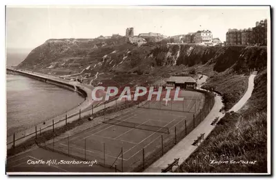Castle Hill, Scarborough — vista dos campos de tênis e do porto — Empire View Production, n°147