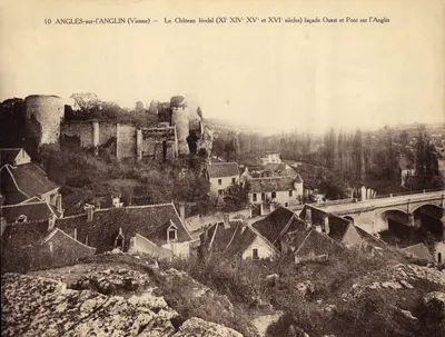 Bilhete postal antigo Grand Format Angles Sur L'Anglin Vue Geral O Castelo fachada Oeste e ponte sobre o L'Anglin 28 * 23 cm