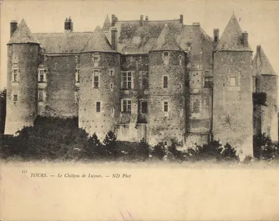 Le Château de Luynes — vue du château fort avec plusieurs tours coniques — éditeur ND Phot, n° 543
