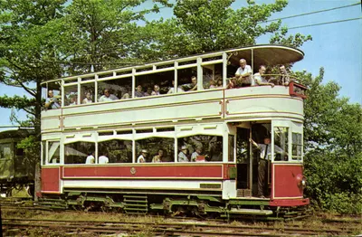 Tramway de dois andares — Seashore Trolley Museum, Kennebunkport, Maine — DEXTER PRESS, INC.