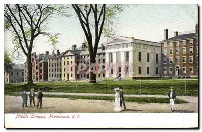 Middle Campus, Providence, R.I. — vista do campus com edifícios e passeantes — The Metropolitan News Co., Boston, Mass.
