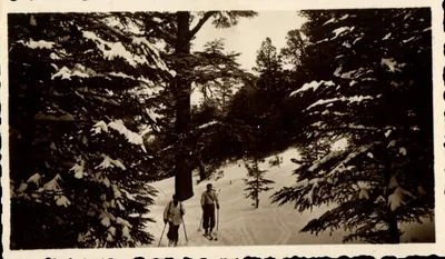 Ifrane sob a neve — Esquiadores no Mischliffen