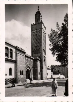 Mesquita de Paris — Entrada e minarete