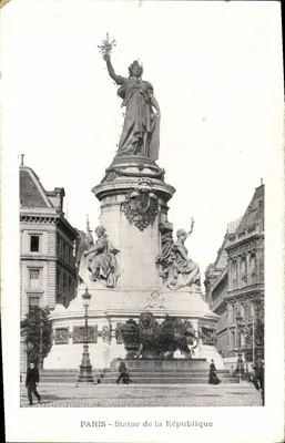 Paris - Estátua da República — editor não visível, número de série não visível