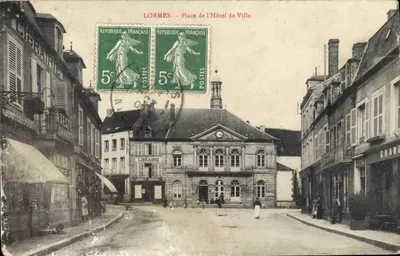 Bilhete postal antigo Lormes Place De l'Hotel De Ville