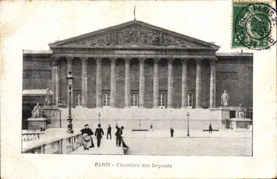 PARIS - Câmara dos Deputados — vista do edifício com colunatas e estátuas — editor não visível