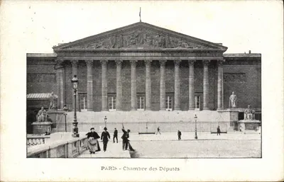 PARIS - Câmara dos Deputados — vista do edifício com colunatas e estátuas — editor não identificado
