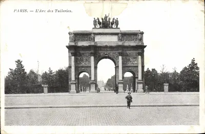 Paris — O Arco das Tuileries — editor não visível