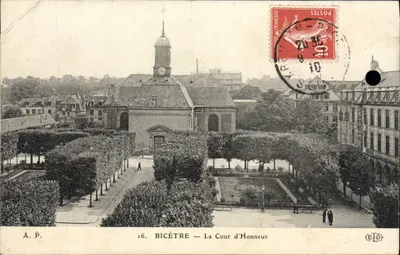 Bilhete postal antigo Bicêtre A Cour d'Honneur