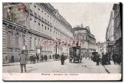 Paris - Banque de France — vista de rua com veículos e pedestres