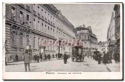 Paris - Banque de France — vista da rua com veículos e pedestres