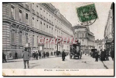 Paris - Banque de France — vista de rua com veículos e pedestres — editor não identificado