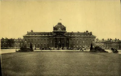 A Escola Militar — Paris — editor Fernand Nathan, n° 290