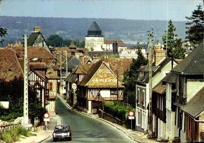 PONT-L'ÉVEQUE (Calvados) — vista da rua com o hotel L'Aigle d'Or e a igreja — editor ARTAUD, Nantes-Carquefou