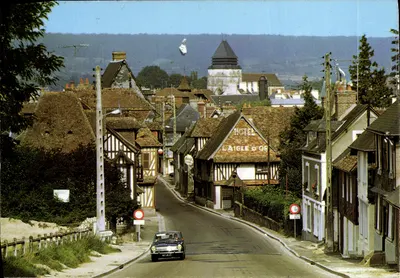 Pont-l'Évêque — Vista da rua com o hotel L'Aigle d'Or — Artaud Frères - Carquefou