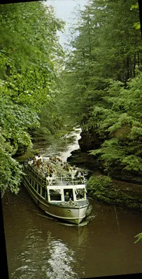 Canal da água fria — Wisconsin Dells — Published by H. H. Bennett Studio