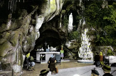 A Gruta de Massabielle — Lourdes — editor COMBIER IMP. NICOLAU, n°35
