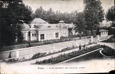 Vichy — Établissement des Sources Lardy — éditeur M.J. STAERCK Sc. PARIS