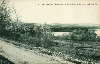 Les Settons (Nièvre) — Parte Superior do Lago - A Pequena Ilha — Ed. Satin, fot. Clamecy